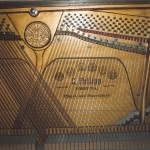 wnętrze rozebranego pianina G. Philipp