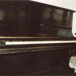 pianino J. Kerntopf i Syn widok od boku