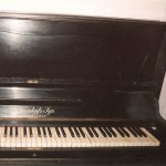 czarne pianino J. Kerntopf i Syn widok od przodu