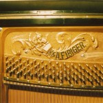 strojnica oraz ozdoby pianina K. & A. Fibiger