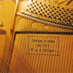 pieczęć z numerem seryjnym pianina K. & A. Fibiger