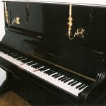 pianino Małecki widok z boku