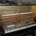 złożone pianino po remoncie płyty rezonansowej wymianie strun i naprawie mechanizmu klawiaturowo-młoteczkowego
