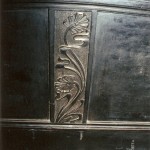 ornamenty roślinne na pokrywie mechanizmu pianina Bartholme Berlin