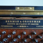 tabliczka znamionowa pianina Pianino Herman & Grossman