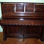 pianino jelmini widok od frontu