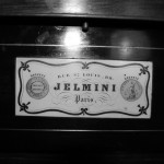 tabliczka znamionowa pianina Jelmini