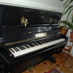 pianino Pianino Herman & Grossman widok z boku
