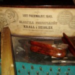 tabliczka znamionowa fortepianu Karll & Seidler